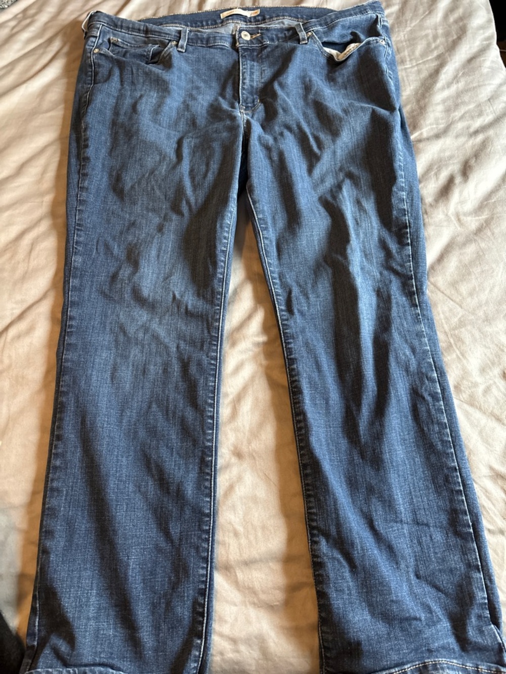 Levi's Women's Straight Leg Jeans in Blue Wash plus sized 20w